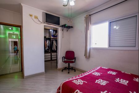 Casa à venda com 100m², 2 quartos e 2 vagasQuarto Suíte