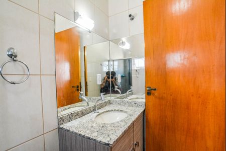 Casa à venda com 100m², 2 quartos e 2 vagasBanheiro da Suíte