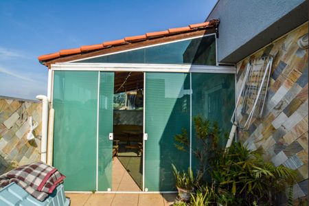 Casa à venda com 100m², 2 quartos e 2 vagasCobertura