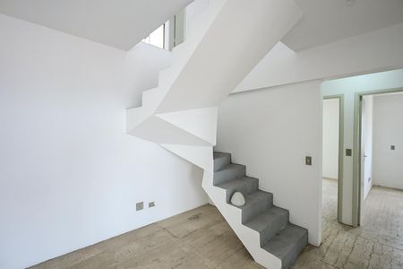 Apartamento para alugar com 333m², 3 quartos e 2 vagasEscada