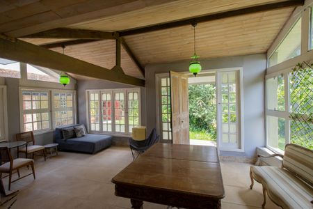 Casa de condomínio para alugar com 400m², 4 quartos e 3 vagasSala