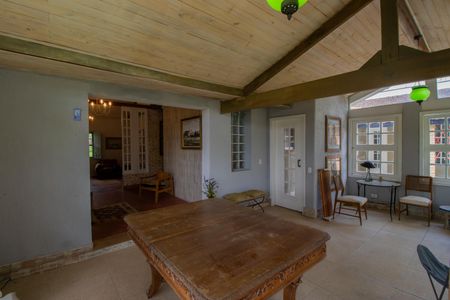 Casa de condomínio para alugar com 400m², 4 quartos e 3 vagasSala