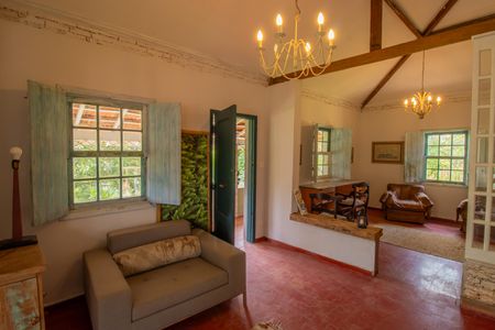 Casa de condomínio para alugar com 400m², 4 quartos e 3 vagasSala