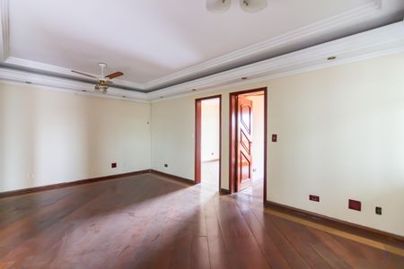 Sala  de casa à venda com 2 quartos, 286m² em Vila Yolanda, Osasco