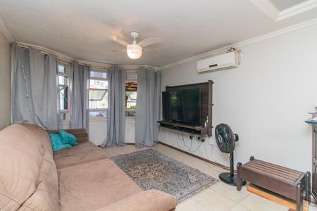 Sala de casa à venda com 2 quartos, 145m² em Hípica, Porto Alegre