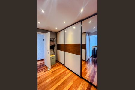 Apartamento à venda com 210m², 3 quartos e 4 vagas Apartamento à venda com 210m², 3 quartos e 4 vagasCloset da Suíte 1