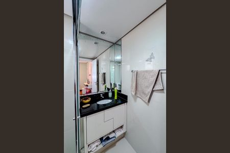 Apartamento à venda com 210m², 3 quartos e 4 vagas Apartamento à venda com 210m², 3 quartos e 4 vagasBanheiro da Suíte 2