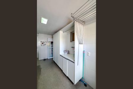 Apartamento à venda com 210m², 3 quartos e 4 vagas Apartamento à venda com 210m², 3 quartos e 4 vagasÁrea de Serviço