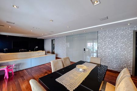 Apartamento à venda com 210m², 3 quartos e 4 vagas Apartamento à venda com 210m², 3 quartos e 4 vagasSala