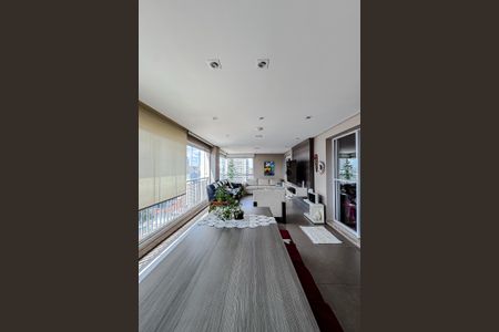 Apartamento à venda com 210m², 3 quartos e 4 vagas Apartamento à venda com 210m², 3 quartos e 4 vagasVaranda da Sala