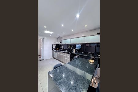 Apartamento à venda com 210m², 3 quartos e 4 vagas Apartamento à venda com 210m², 3 quartos e 4 vagasCozinha