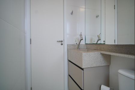 Banheiro da Suíte de apartamento à venda com 3 quartos, 60m² em Condomínio Terrabela, Porto Alegre