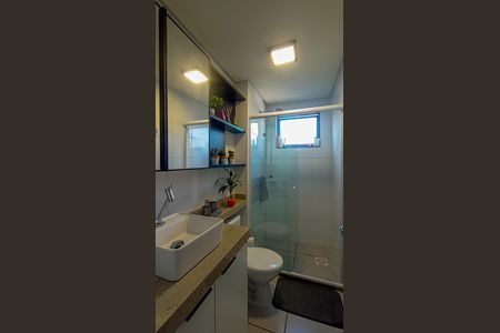 Banheiro  de apartamento à venda com 2 quartos, 60m² em Vila Nova, Porto Alegre