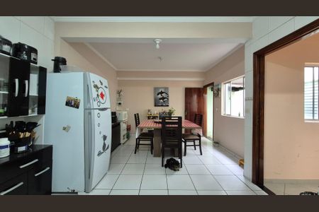 Casa à venda com 350m², 5 quartos e 3 vagas Casa à venda com 350m², 5 quartos e 3 vagasCozinha