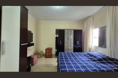 Casa à venda com 350m², 5 quartos e 3 vagas Casa à venda com 350m², 5 quartos e 3 vagasQuarto 2