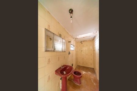 Casa à venda com 270m², 4 quartos e 4 vagas Casa à venda com 270m², 4 quartos e 4 vagasBanheiro da Garagem