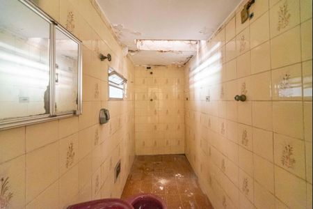 Casa à venda com 270m², 4 quartos e 4 vagas Casa à venda com 270m², 4 quartos e 4 vagasBanheiro da Garagem