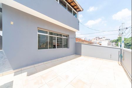 Casa à venda com 270m², 4 quartos e 4 vagas Casa à venda com 270m², 4 quartos e 4 vagasVaranda de frente