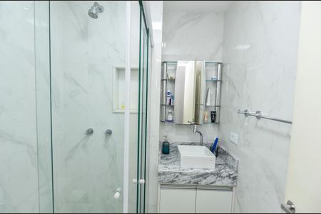 Apartamento à venda com 75m², 3 quartos e 1 vaga Apartamento à venda com 75m², 3 quartos e 1 vagaBanheiro Social