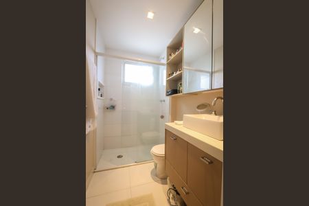 Apartamento à venda com 104m², 2 quartos e 2 vagasBanheiro da Suite