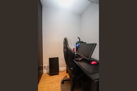 Apartamento à venda com 104m², 2 quartos e 2 vagasEscritório da suite 2