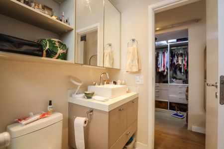 Apartamento à venda com 104m², 2 quartos e 2 vagasBanheiro da Suite