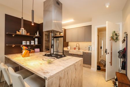 Apartamento à venda com 104m², 2 quartos e 2 vagasCozinha