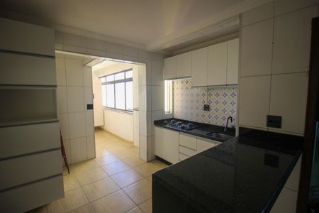 Apartamento para alugar com 116m², 3 quartos e sem vaga