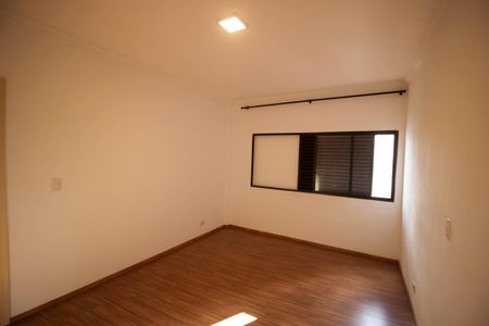 Apartamento para alugar com 116m², 3 quartos e sem vaga