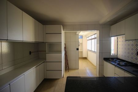 Apartamento para alugar com 116m², 3 quartos e sem vaga