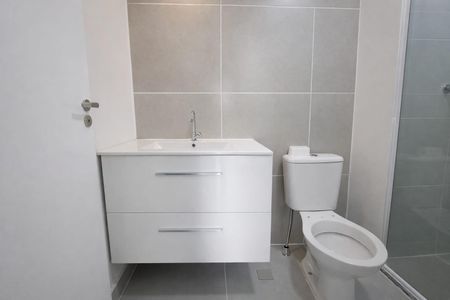 Banheiro de apartamento para alugar com 1 quarto, 34m² em Centro, Osasco