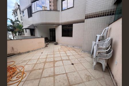 Apartamento para alugar com 220m², 4 quartos e 3 vagas