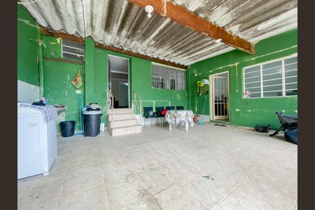 Casa à venda com 270m², 3 quartos e sem vaga Casa à venda com 270m², 3 quartos e sem vagaVaranda