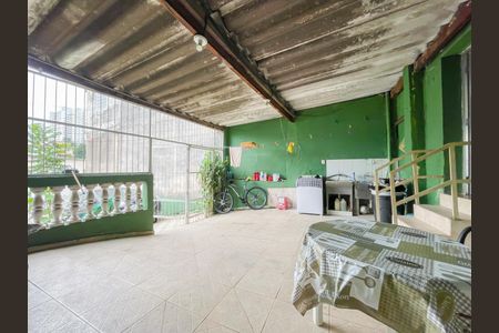 Casa à venda com 270m², 3 quartos e sem vaga Casa à venda com 270m², 3 quartos e sem vagaVaranda