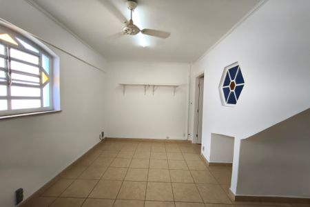 Casa à venda com 250m², 4 quartos e 5 vagas Casa à venda com 250m², 4 quartos e 5 vagasEscritório