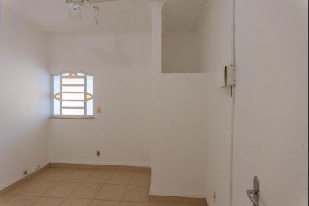 Casa à venda com 250m², 4 quartos e 5 vagas Casa à venda com 250m², 4 quartos e 5 vagasEscritório