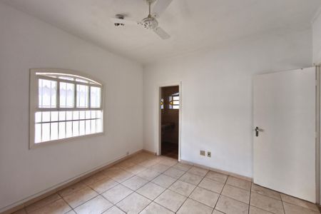 Casa à venda com 250m², 4 quartos e 5 vagas Casa à venda com 250m², 4 quartos e 5 vagasQuarto Suíte