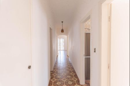 Casa à venda com 250m², 4 quartos e 5 vagas Casa à venda com 250m², 4 quartos e 5 vagasCorrredor