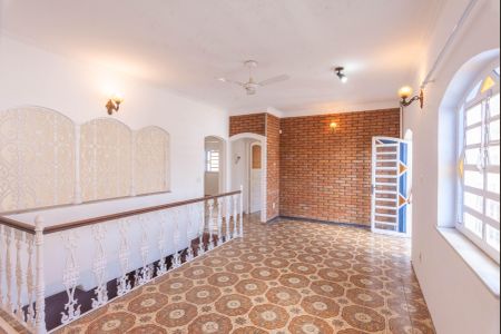 Casa à venda com 250m², 4 quartos e 5 vagas Casa à venda com 250m², 4 quartos e 5 vagasSala