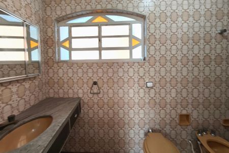 Casa à venda com 250m², 4 quartos e 5 vagas Casa à venda com 250m², 4 quartos e 5 vagasBanheiro Suíte