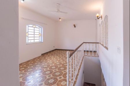 Casa à venda com 250m², 4 quartos e 5 vagas Casa à venda com 250m², 4 quartos e 5 vagasSala