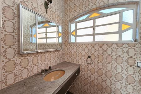 Casa à venda com 250m², 4 quartos e 5 vagas Casa à venda com 250m², 4 quartos e 5 vagasBanheiro Suíte