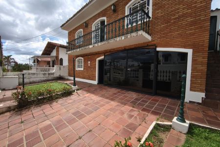 Casa à venda com 250m², 4 quartos e 5 vagas Casa à venda com 250m², 4 quartos e 5 vagasQuintal - Garagem