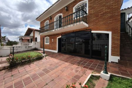 Casa à venda com 250m², 4 quartos e 5 vagas Casa à venda com 250m², 4 quartos e 5 vagasQuintal - Garagem