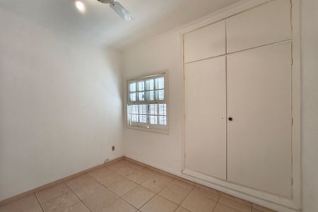 Casa à venda com 250m², 4 quartos e 5 vagas Casa à venda com 250m², 4 quartos e 5 vagasQuarto 3