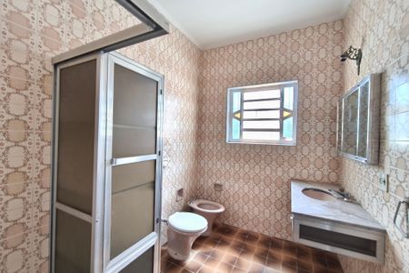 Casa à venda com 250m², 4 quartos e 5 vagas Casa à venda com 250m², 4 quartos e 5 vagasBanheiro Social