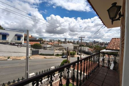 Casa à venda com 250m², 4 quartos e 5 vagas Casa à venda com 250m², 4 quartos e 5 vagasVaranda da Sala