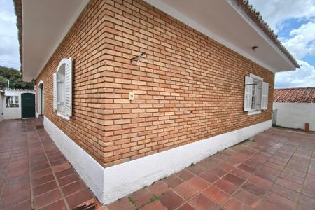 Casa à venda com 250m², 4 quartos e 5 vagas Casa à venda com 250m², 4 quartos e 5 vagasCorredor - Quintal