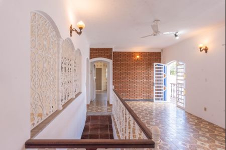 Casa à venda com 250m², 4 quartos e 5 vagas Casa à venda com 250m², 4 quartos e 5 vagasSala