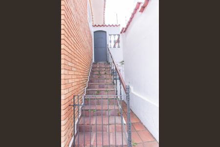 Casa à venda com 250m², 4 quartos e 5 vagas Casa à venda com 250m², 4 quartos e 5 vagasEscada Lateral